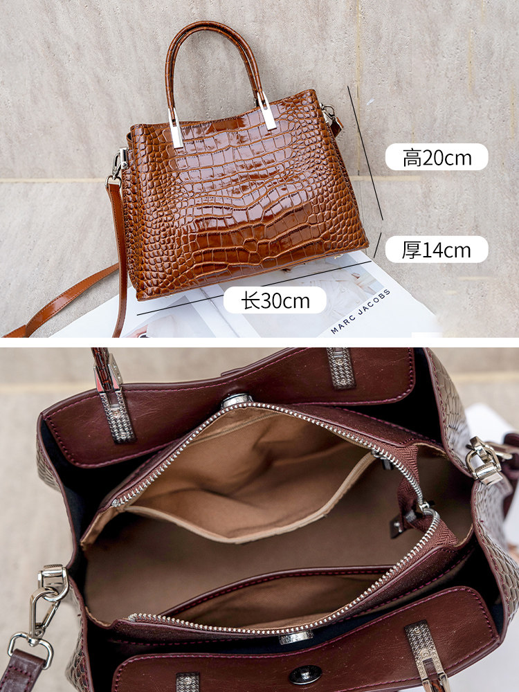 Aidrani Women Crocodile Print  - Leatherwork Designs recension och pris
